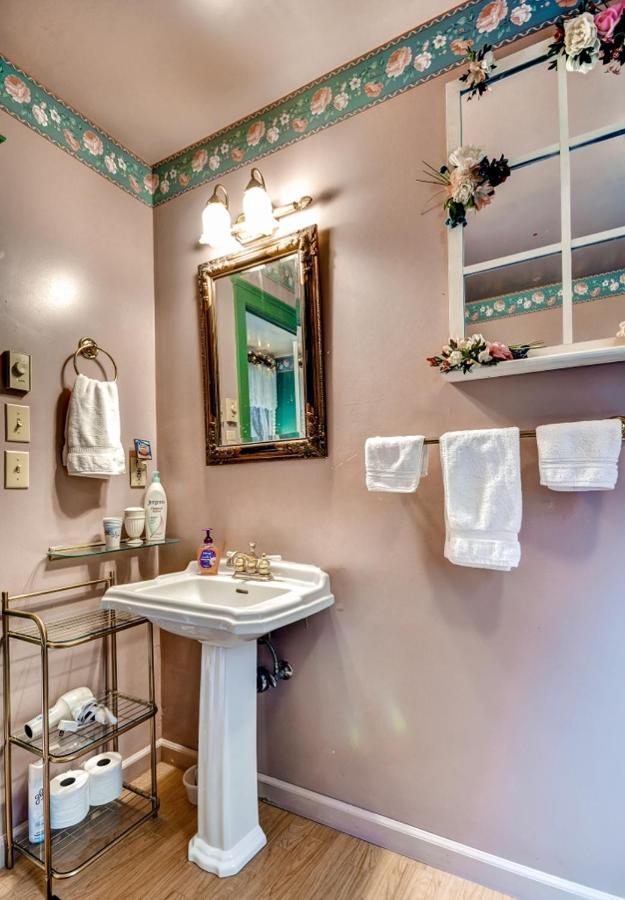 Astoria Painted Lady Historic Apt With River View! Екстериор снимка