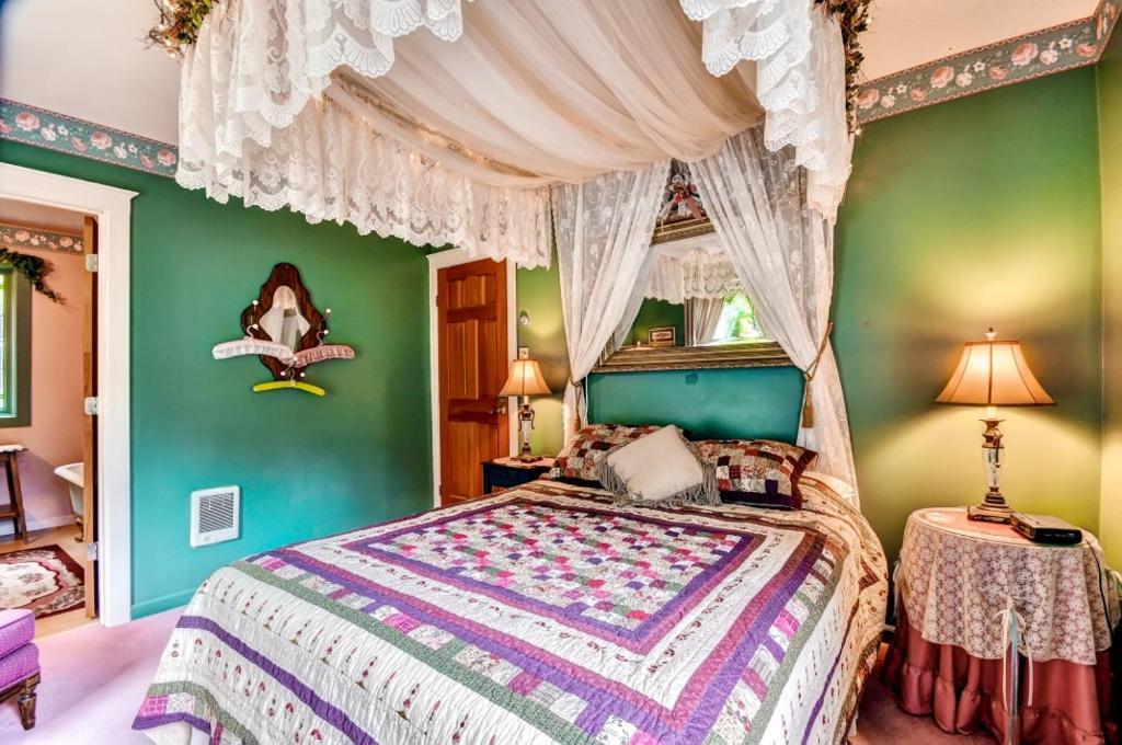 Astoria Painted Lady Historic Apt With River View! Екстериор снимка